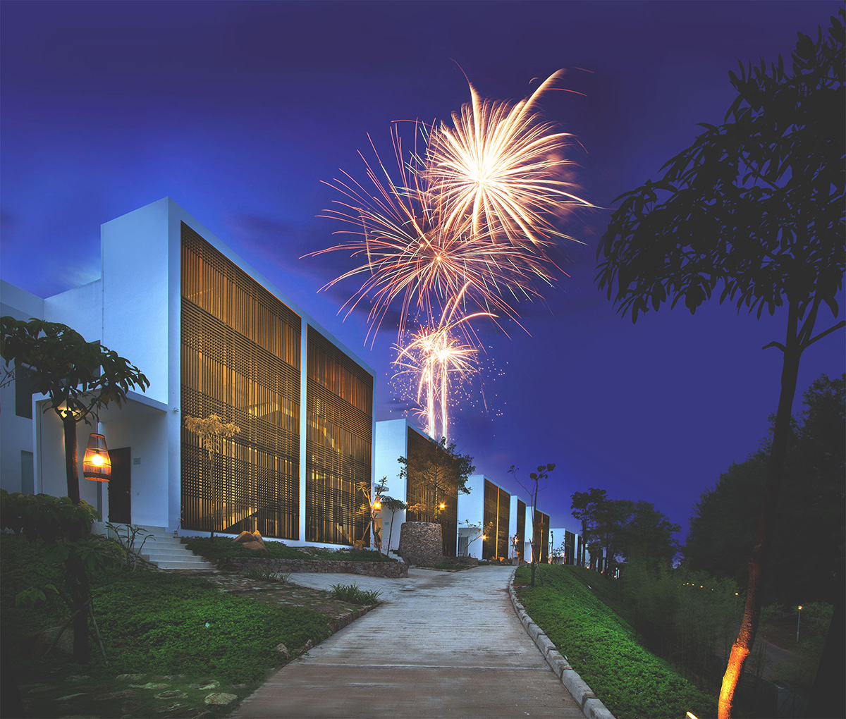 Catch-the-fireworks-display-at-Montigo-Resorts-Nongsa