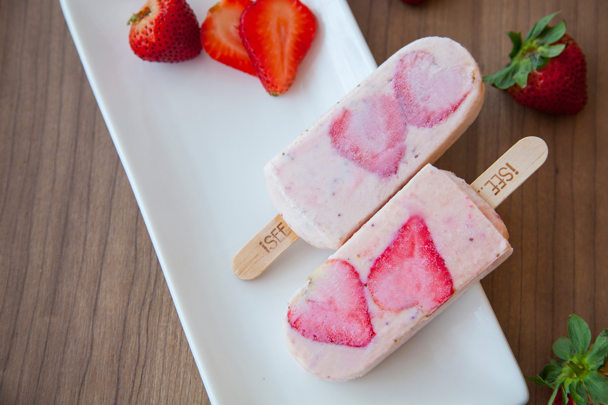 I-SEE-i-SEE-Ice-Pops---Strawberry-Hokkaido-Milk(2)