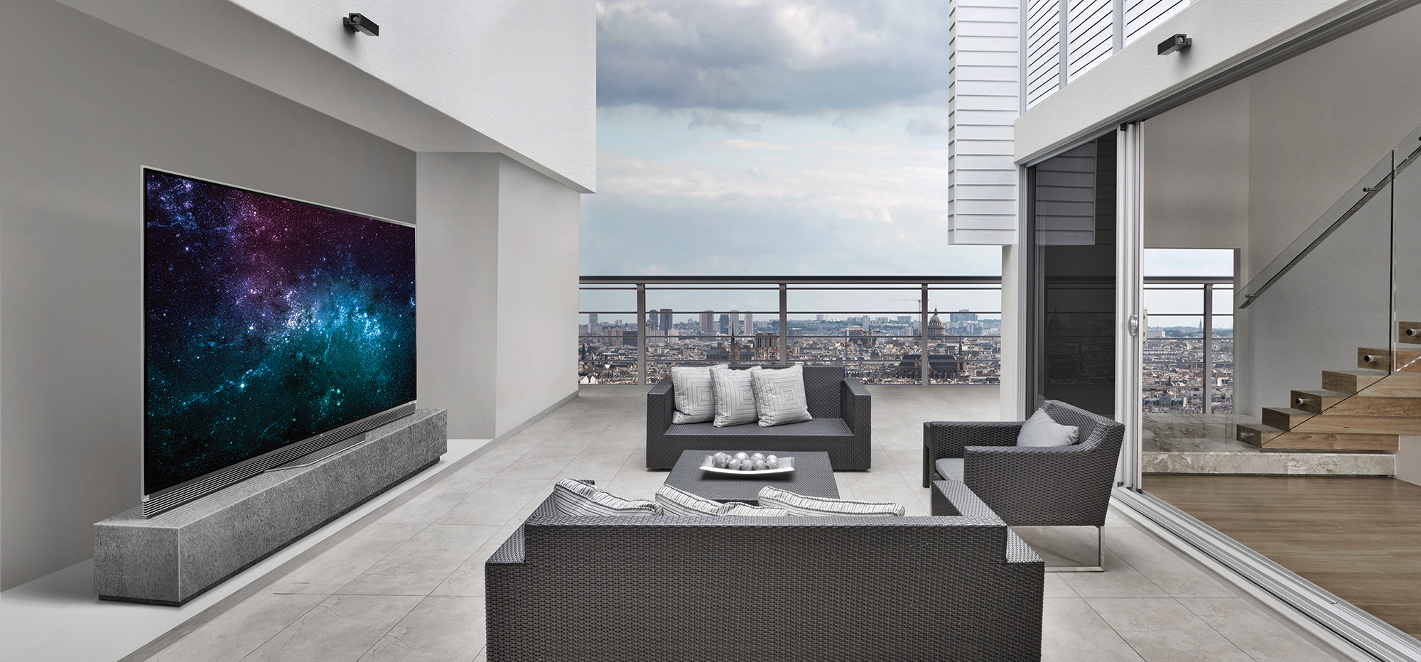 OLED-TV-E6_lifestyle