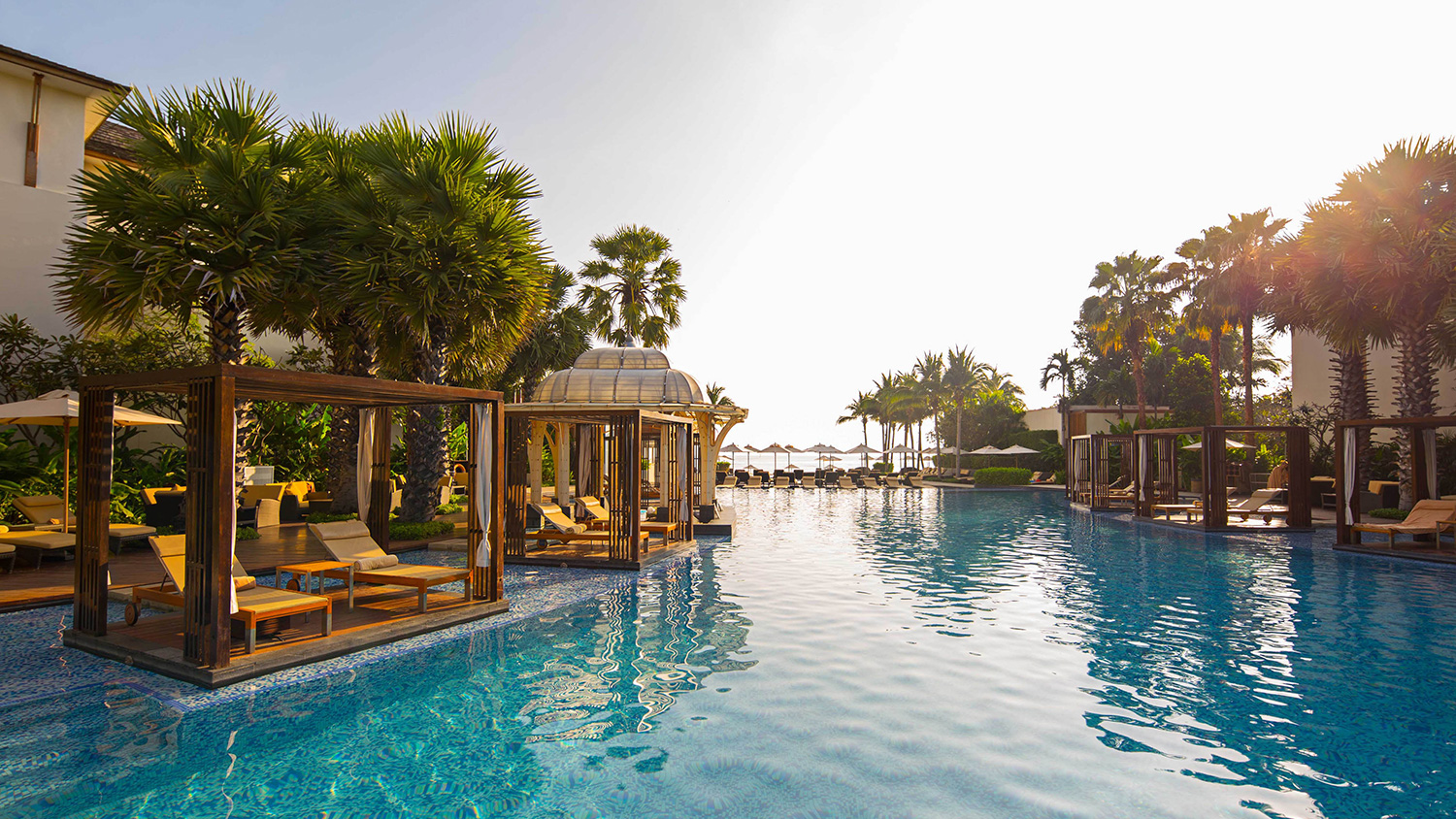 Hua-Hin-Resort-pool-to-beach