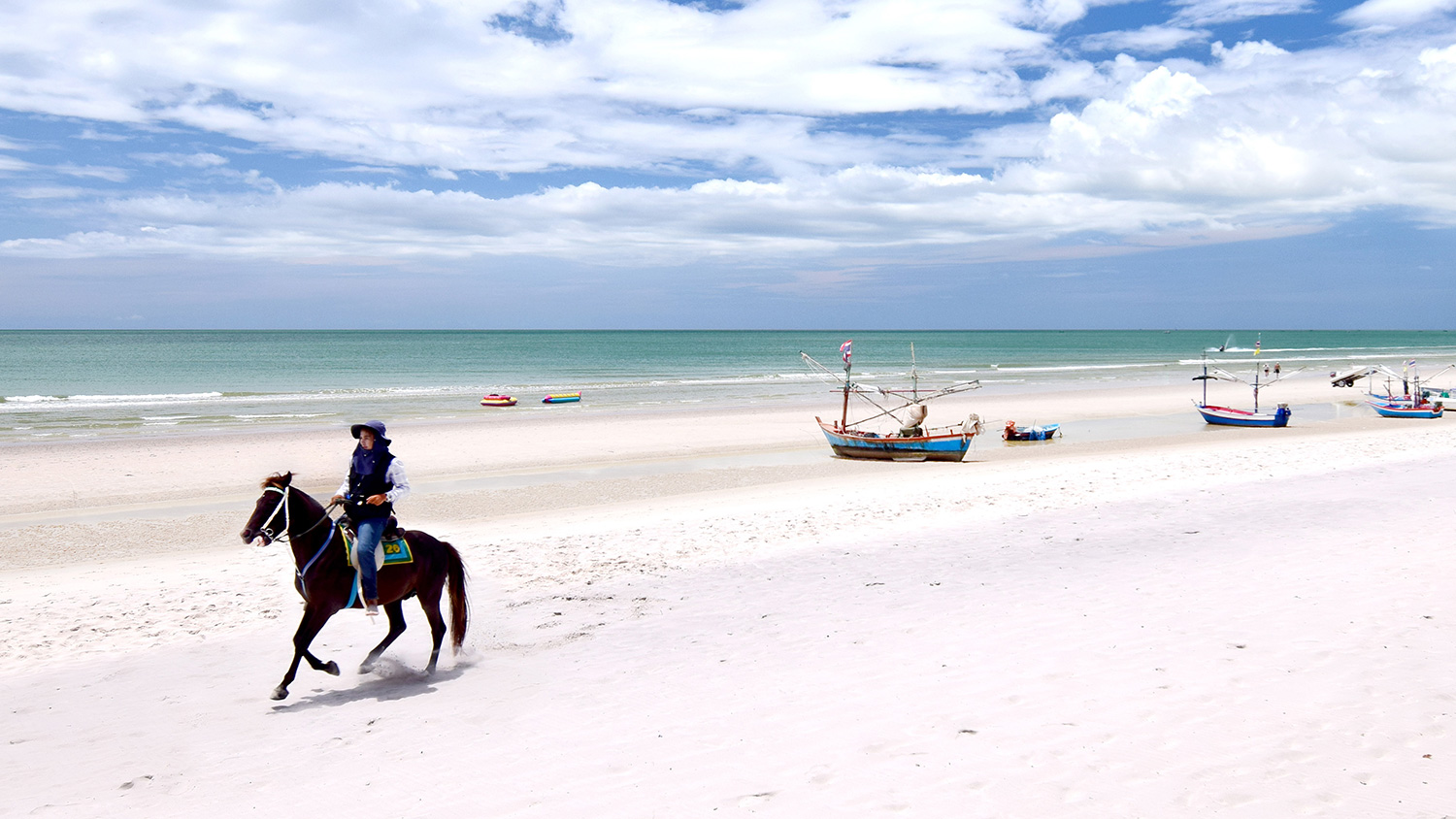 Hua-Hin-horse-on-beach