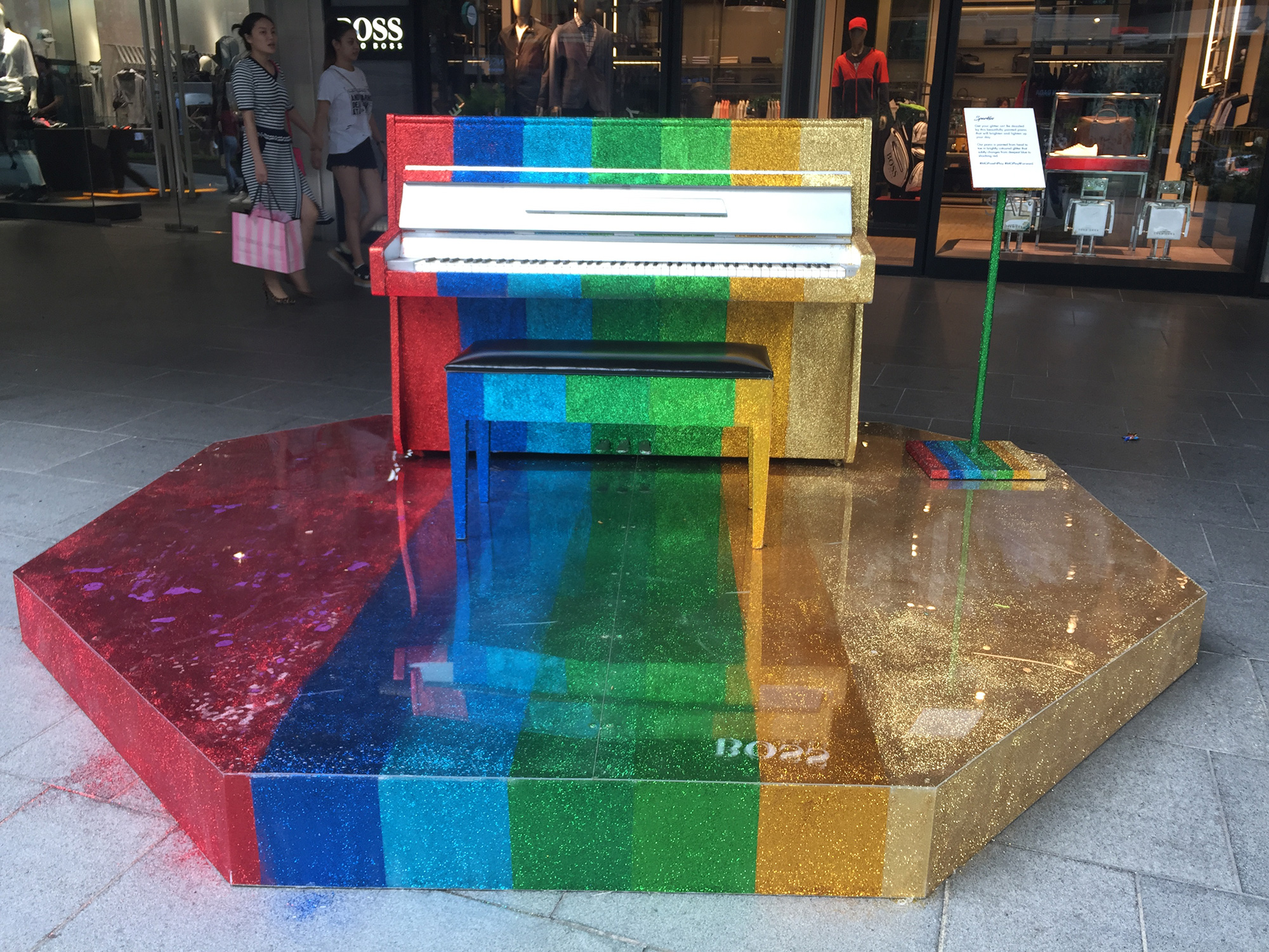 Mandarin Gallery - Rainbow piano