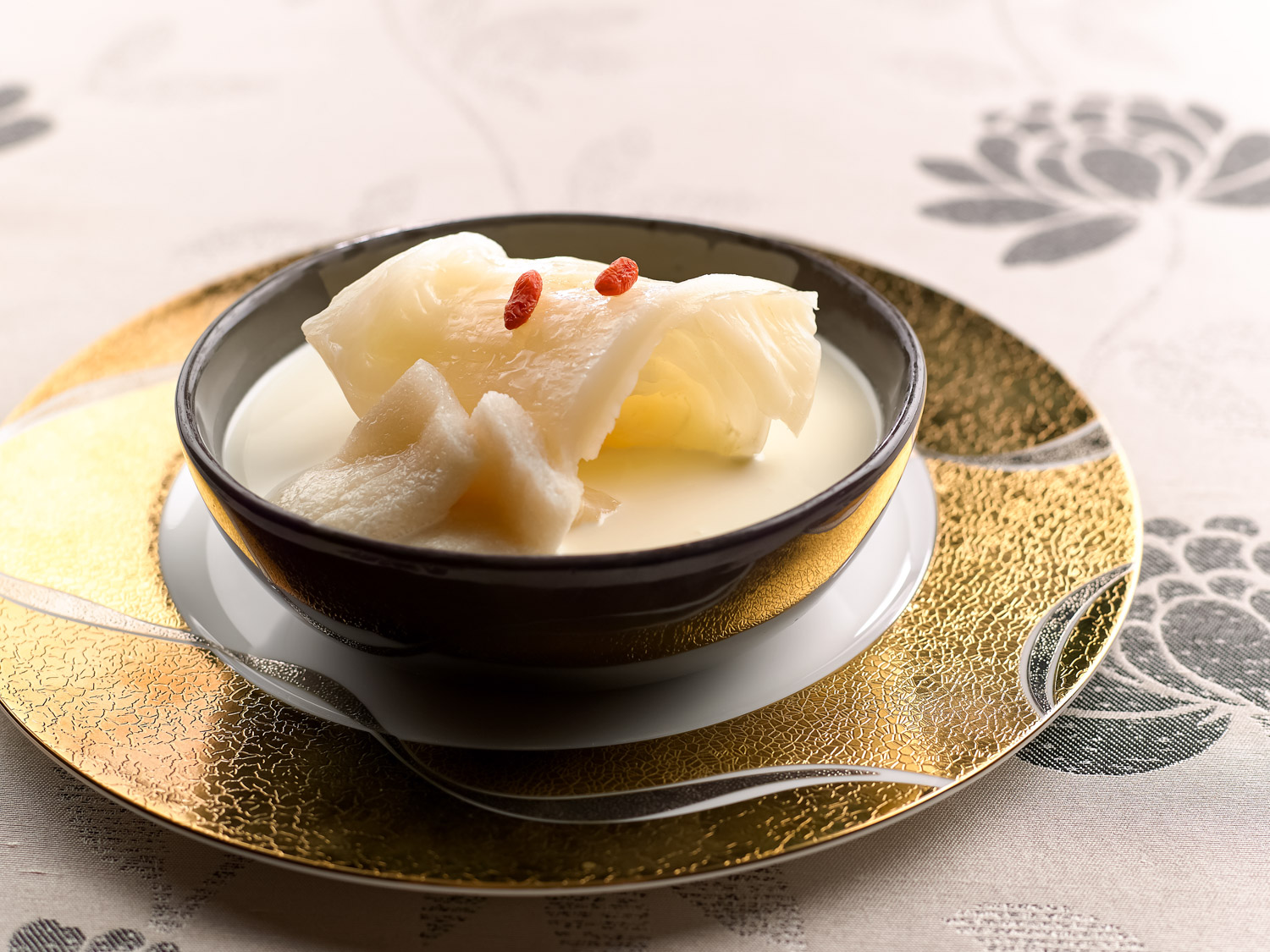 Double-boiled Fish Maw with Bamboo Pith in Fish Bone Broth (竹笙花胶鱼骨汤)