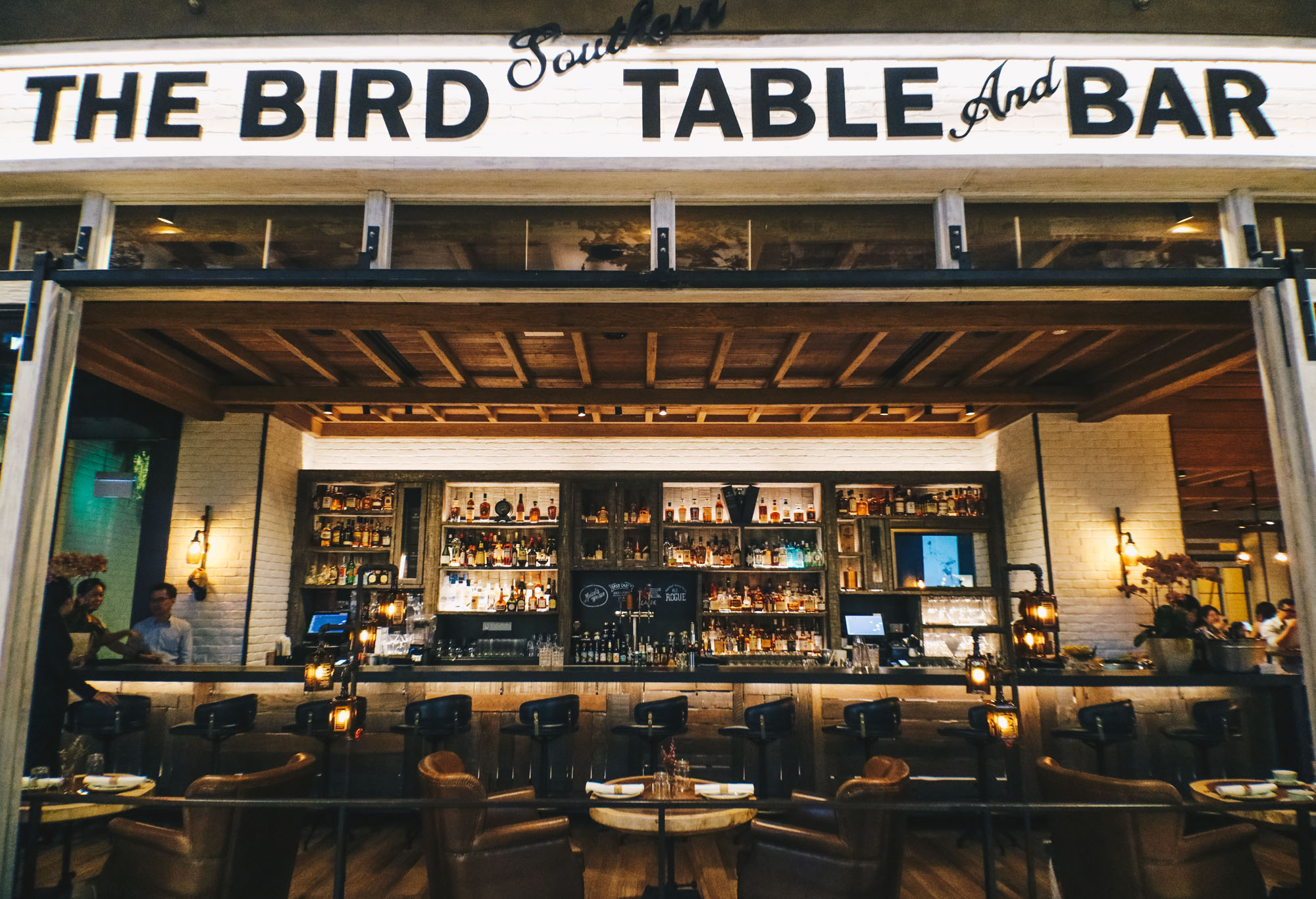 The Bird Southern Table And Bar - Southern Soul Food - Darren Bloggie 達人的部落格2000 x 1367