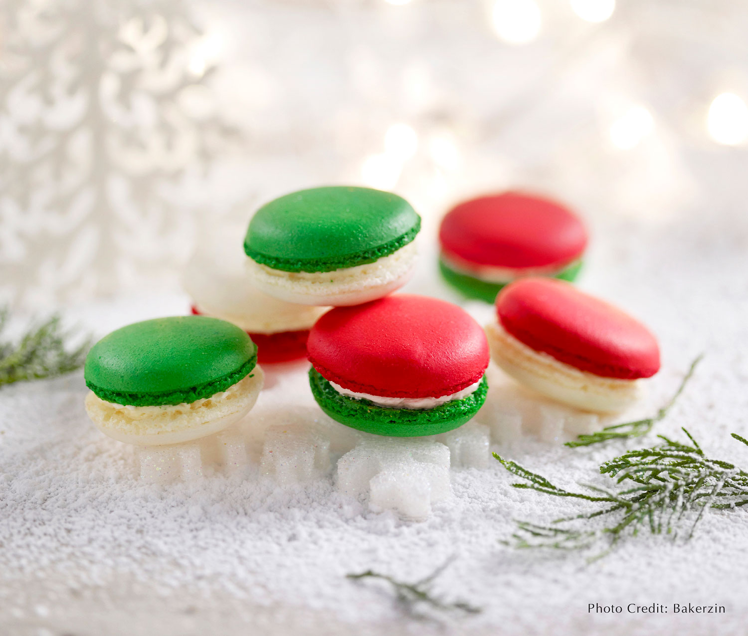 FESTIVE MACARONS "SANTA BUTTONS"