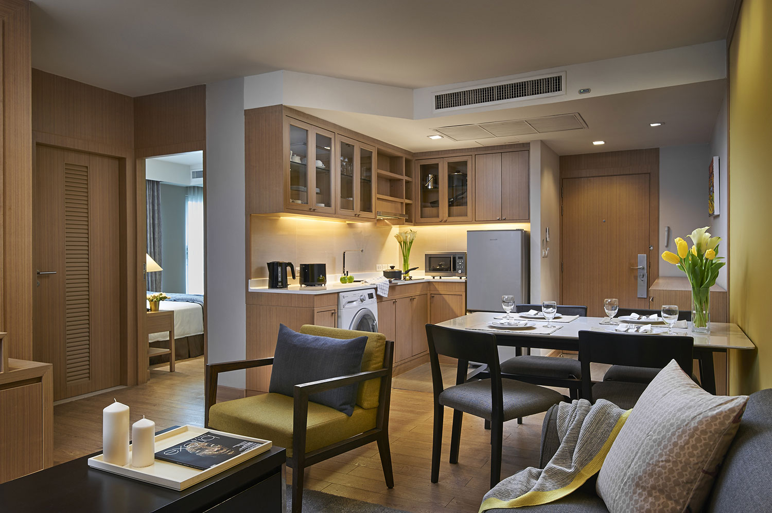 Shama-Lakeview-Asoke-Bangkok_Two-Bedroom-Deluxe-_Living,-Dining-and-Kitchen