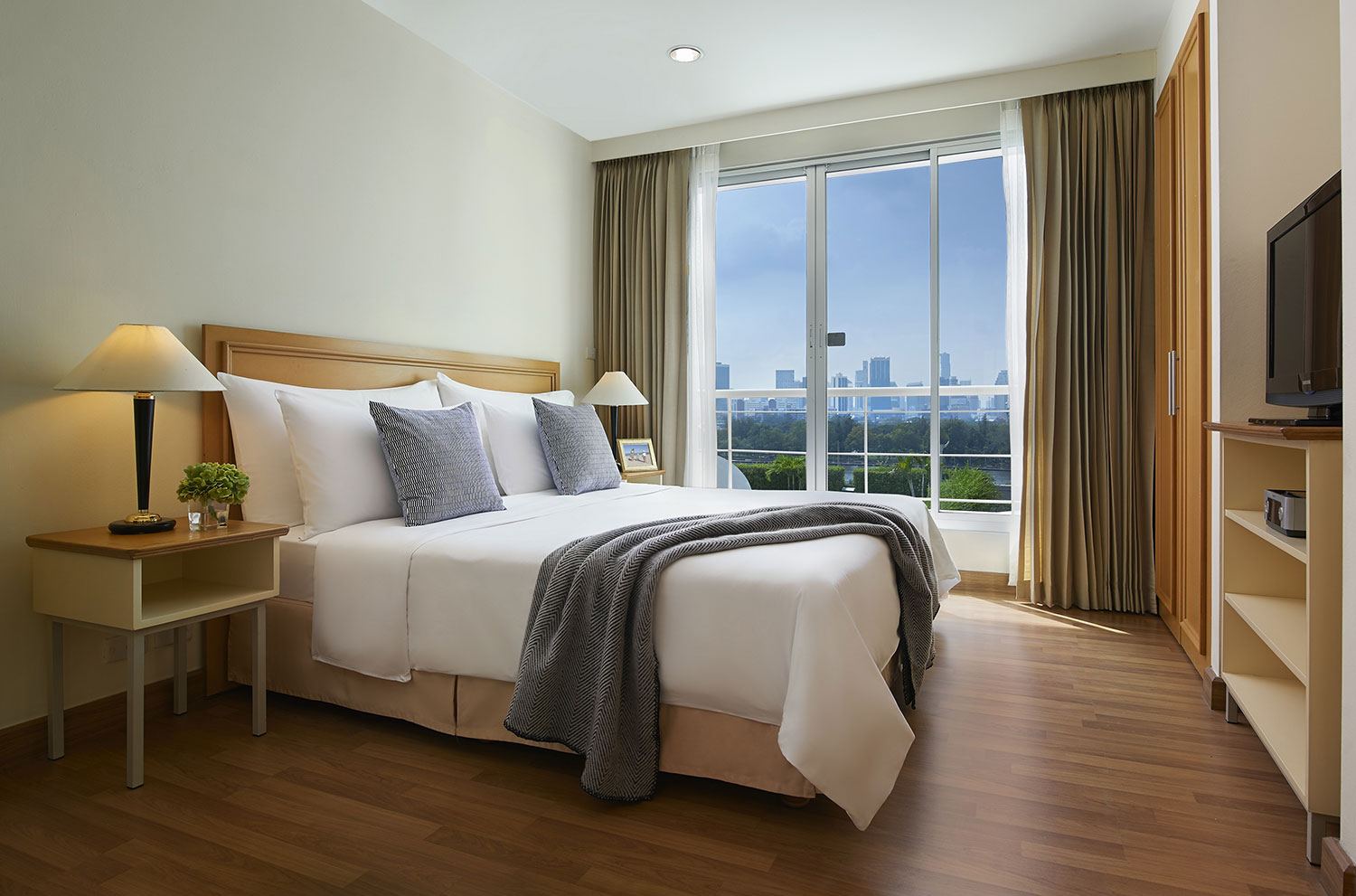 Shama-Lakeview-Asoke-Bangkok_Two-Bedroom-Executive_Master-Bedroom