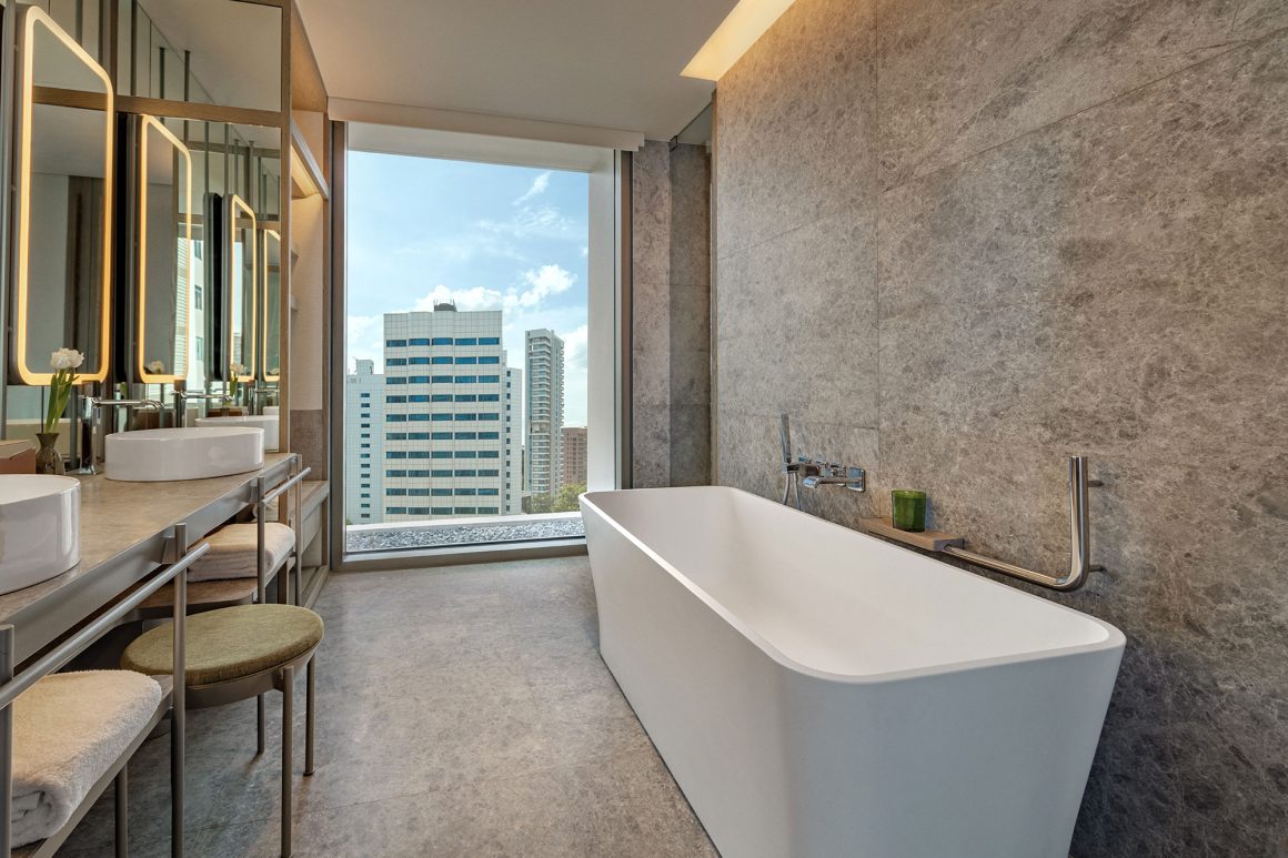 PHOTO - Suite Bathroom / Pan Pacific Orchard