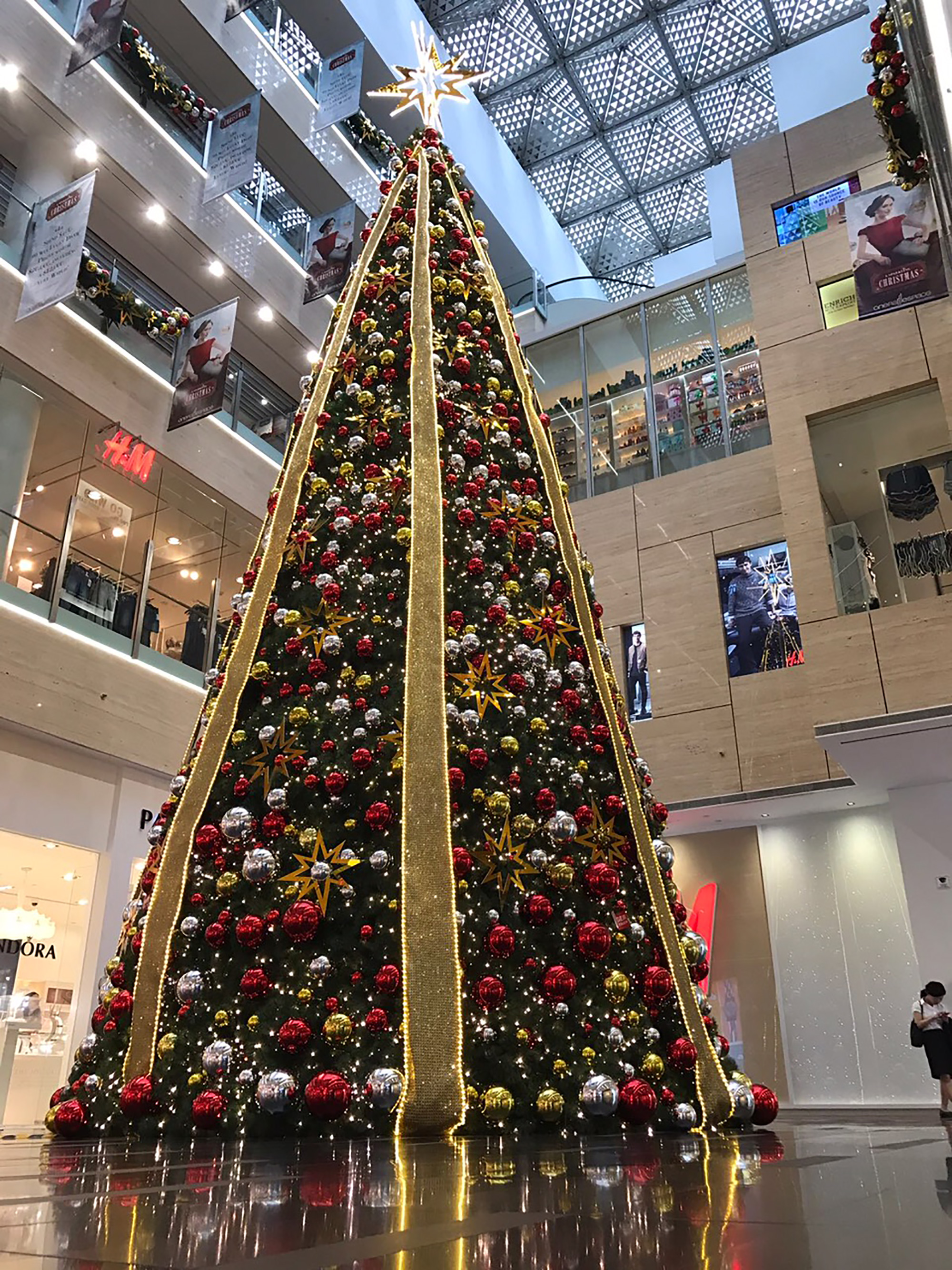 Experience a Sparkling Christmas at One Raffles Place ...