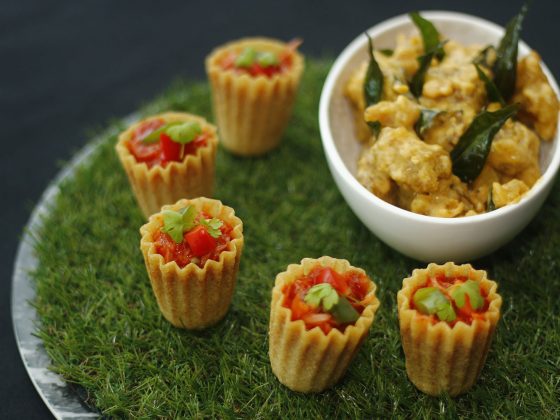 Chili Crab Kueh Pie Tee with Ikura & Coriander, Popcorn Chicken with Salted Egg Yolk Sauce
