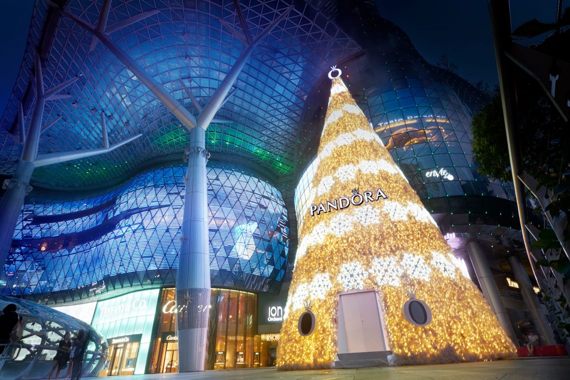 ION Orchard Christmas Tree 2017 decorated by PANDORA