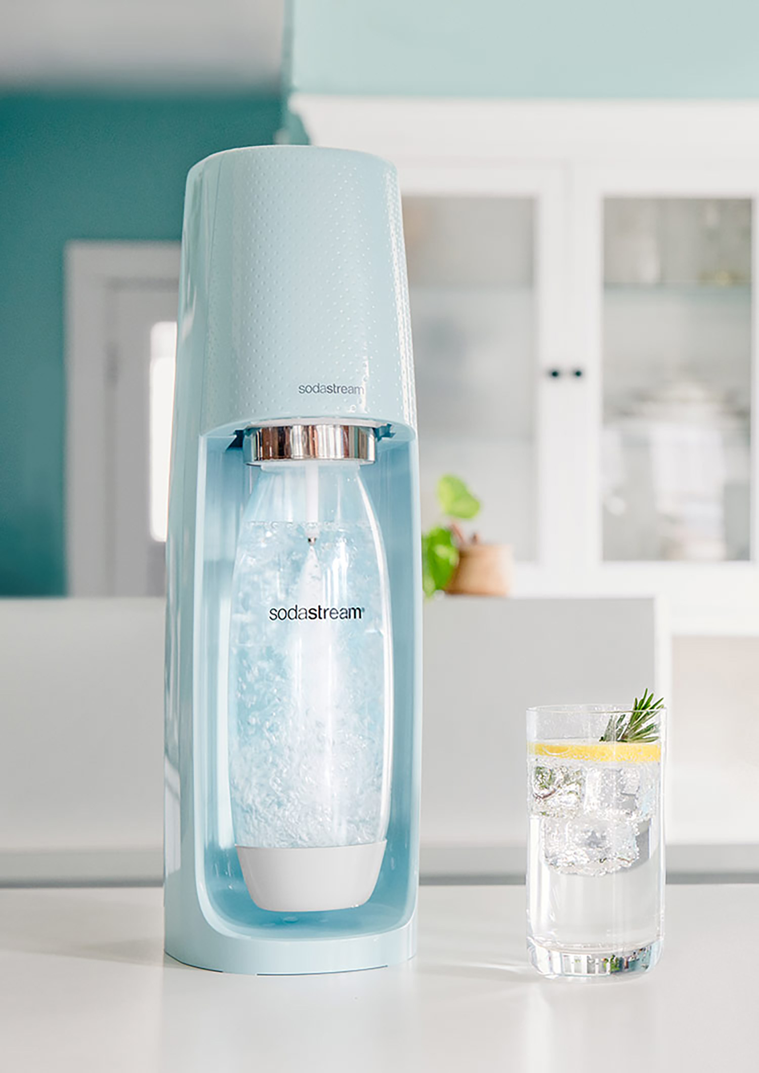 SodaStream-Spirit-Limited-Edition-in-Kitchen-(Icy-Blue)