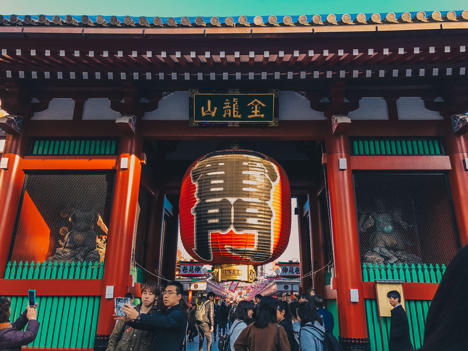 sensoji-temple-tokyo-japan-darrenbloggie