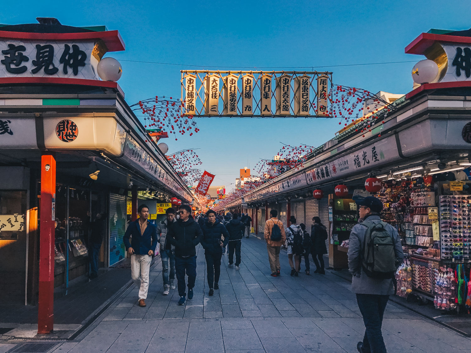 sensoji-temple-tokyo-japan-darrenbloggie