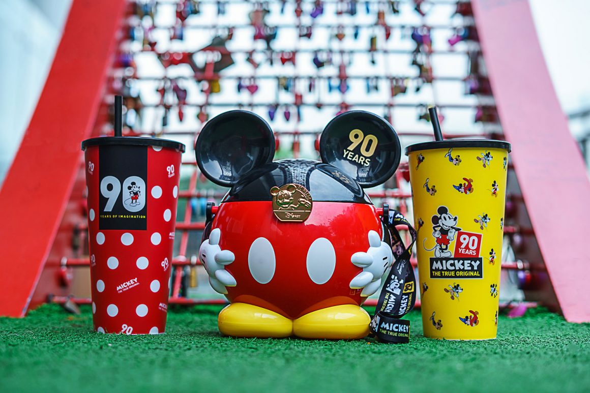 MICKEY MOUSE POPCORN BUCKET AND CUPS