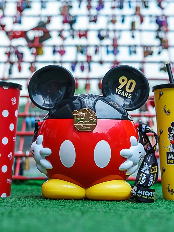 MICKEY MOUSE POPCORN BUCKET AND CUPS