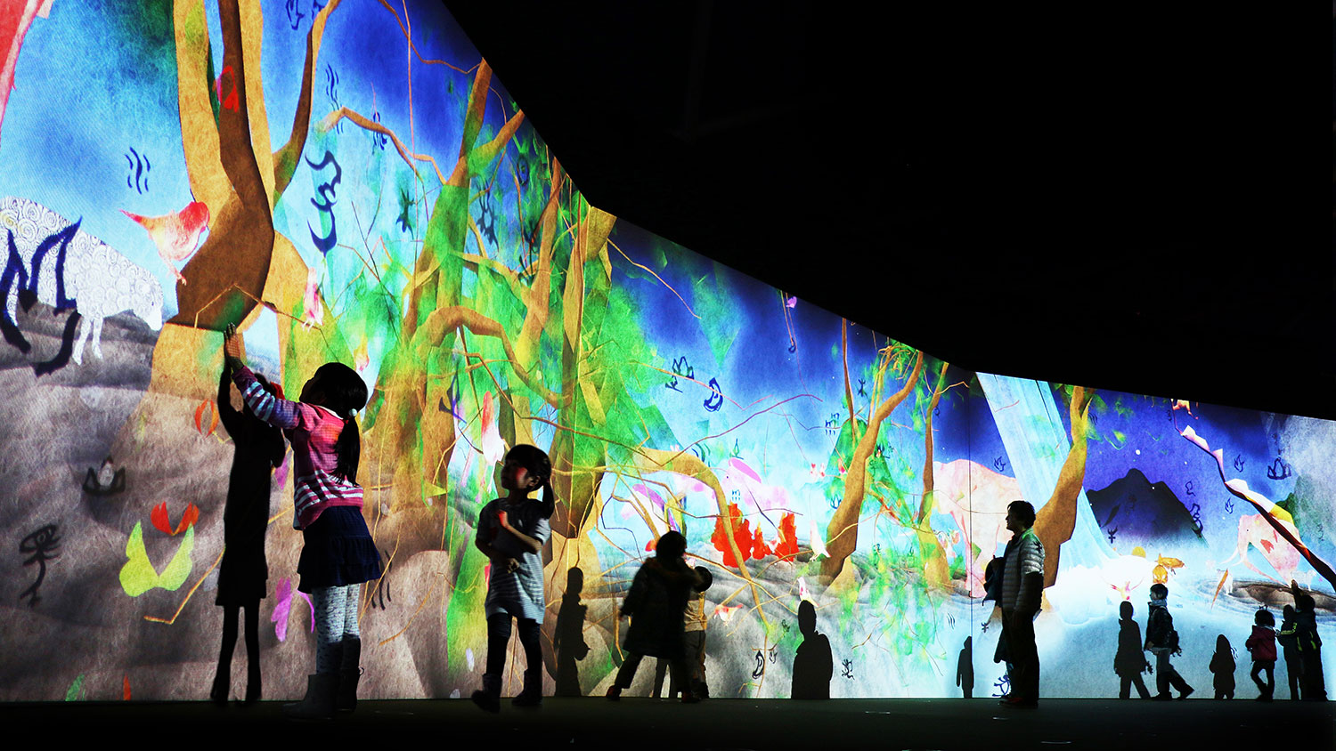 Story-of-the-Time-when-Gods-were-Everywhere-(Credit-to-teamLab)