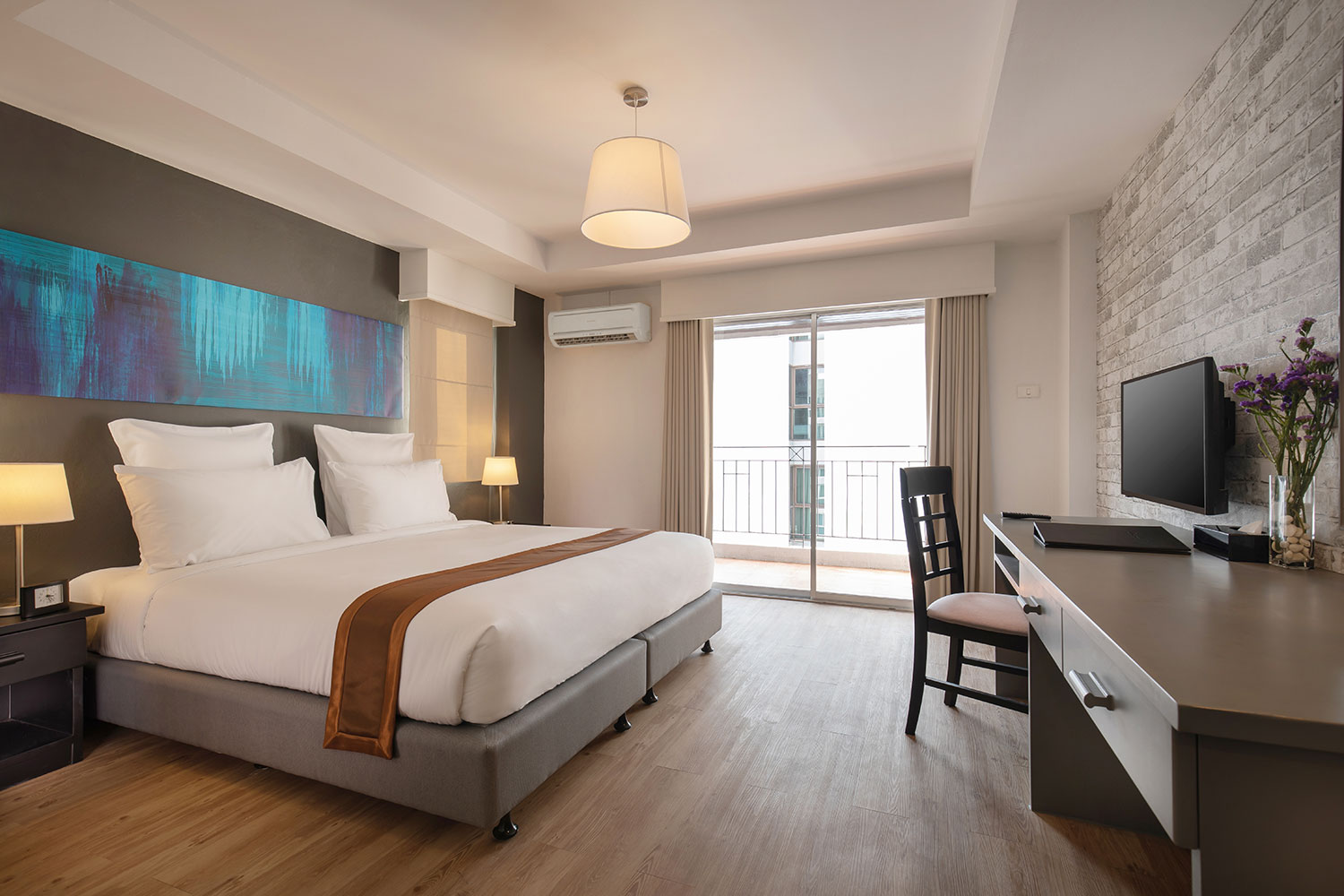 PHOTO - Deluxe Room King / Oakwood Hotel JourneyHub Pattaya