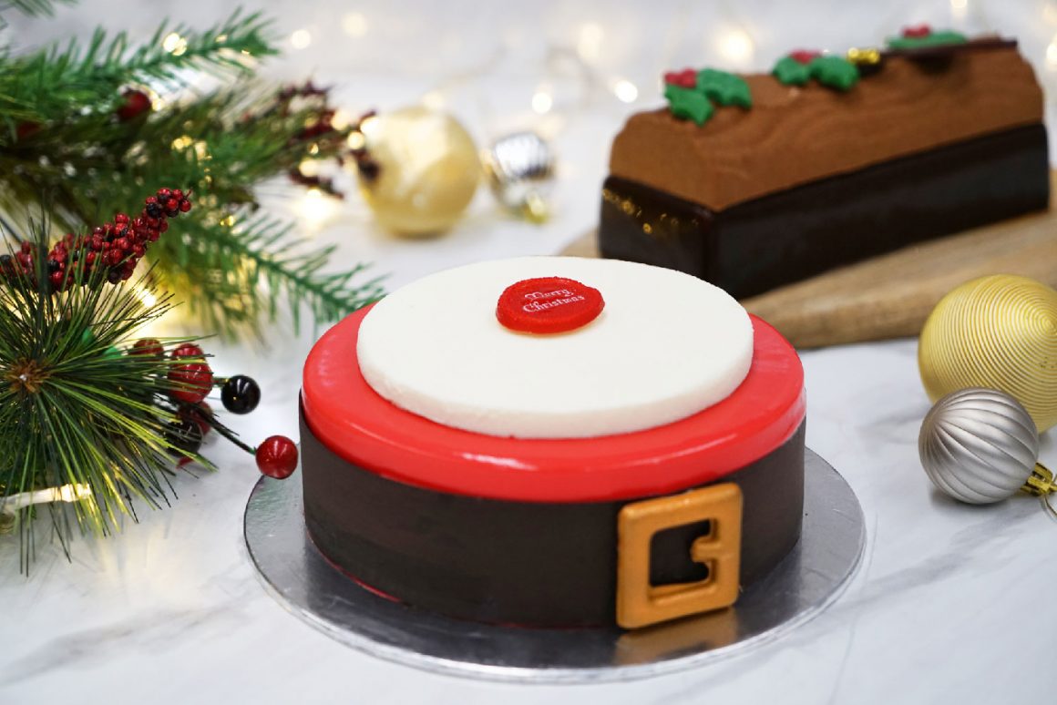 Courtyard-Singapore-Novena_Festive-2021_Berry-Merry-Santa-Cake