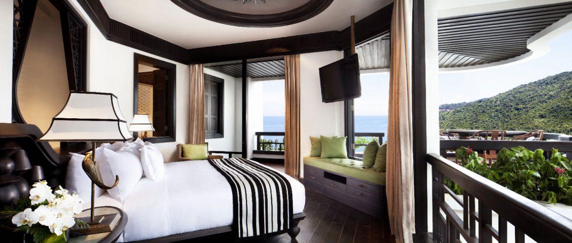King-Classic-Terrace-Suite-Ocean-View-King-Bed
