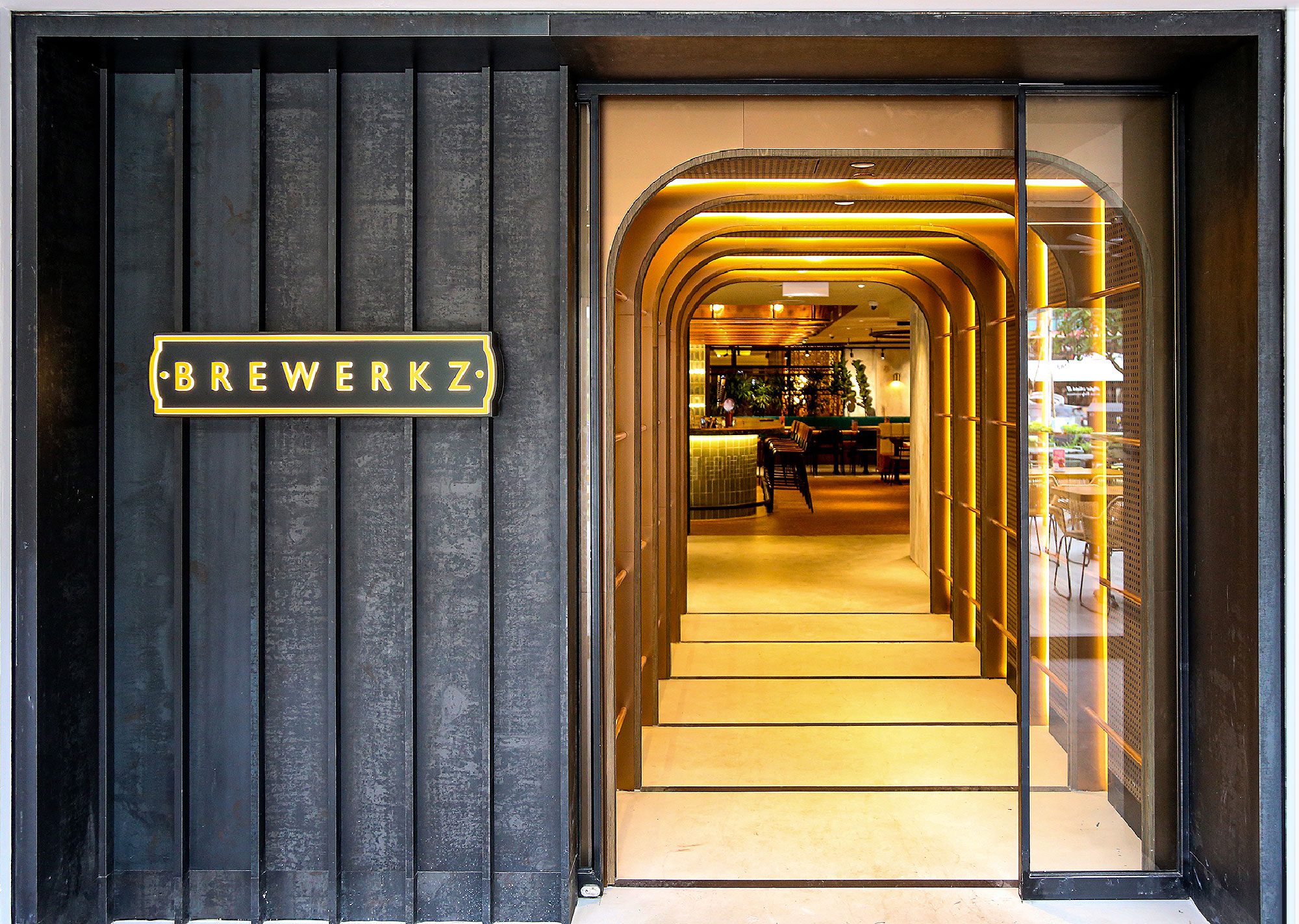 Brewerkz-Orchard-Rendezvous-Hotel---Entrance