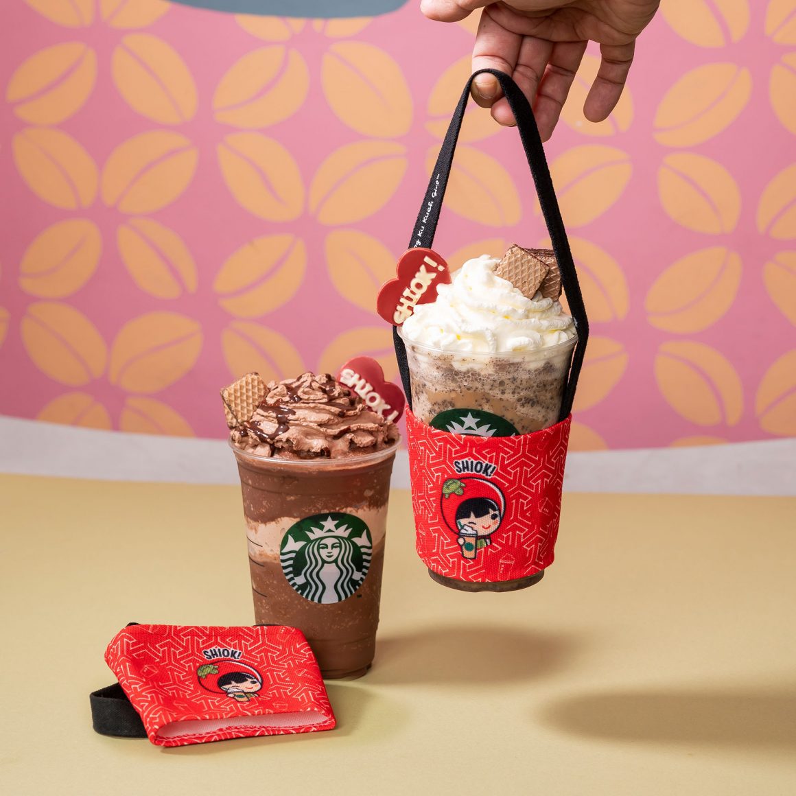 Free-SB+AKK-cup-sleeve-holder-with-Venti-Shiok-ah-ccino